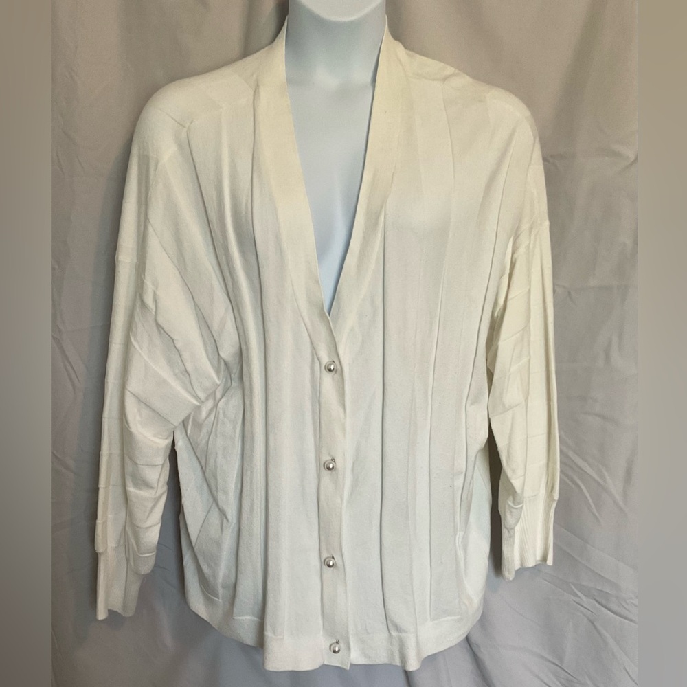 Crown & Ivy Cardigan Sweater.  Plus Size.  Off White.  Size 4X.  Pearl buttons.
